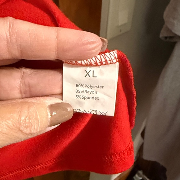 Source Unknown Red 'Merry & Bright' Women's Top - Picture 3 of 4